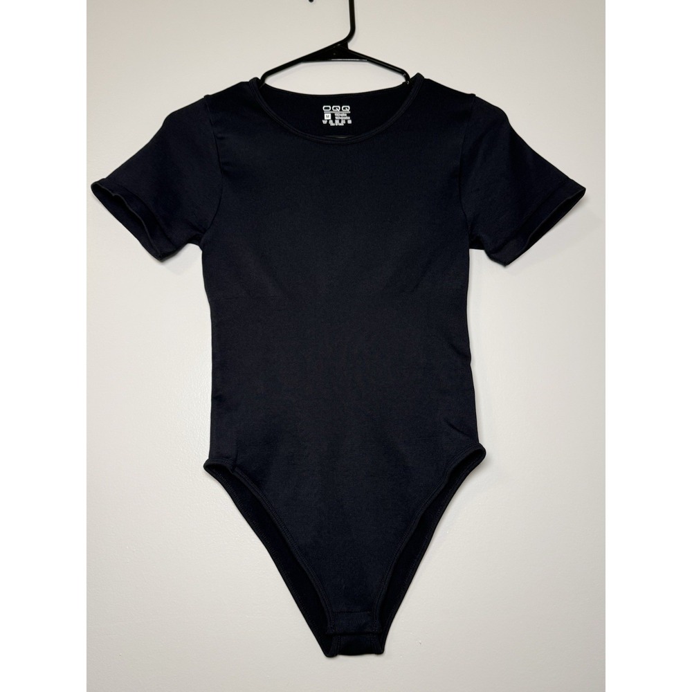 OQQ Black Ribbed Crewneck Short Sleeve Stretch Bodysuit T-Shirt Top Size M